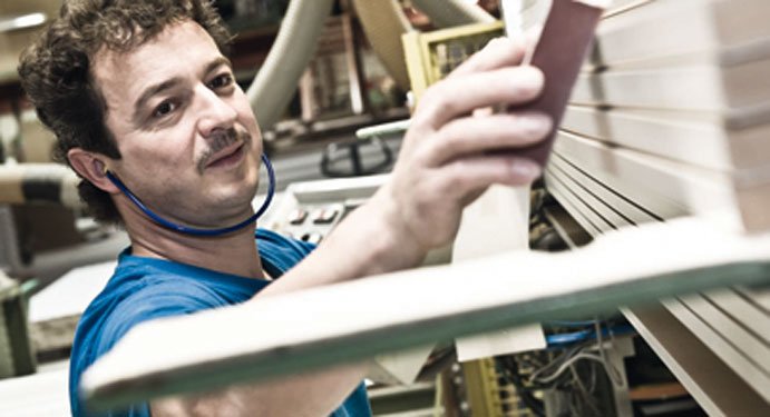 GEDE Türenwerk – Mitarbeiter in der Produktion